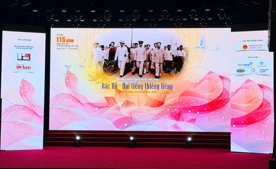 Chương trình nghệ thuật “Bác Hồ - Hai tiếng thiêng liêng” được đông đảo khán giả đón nhận tại Hà Tĩnh Chương trình nghệ thuật “Bác Hồ - Hai tiếng thiêng liêng” được đông đảo khán giả đón nhận tại Hà Tĩnh