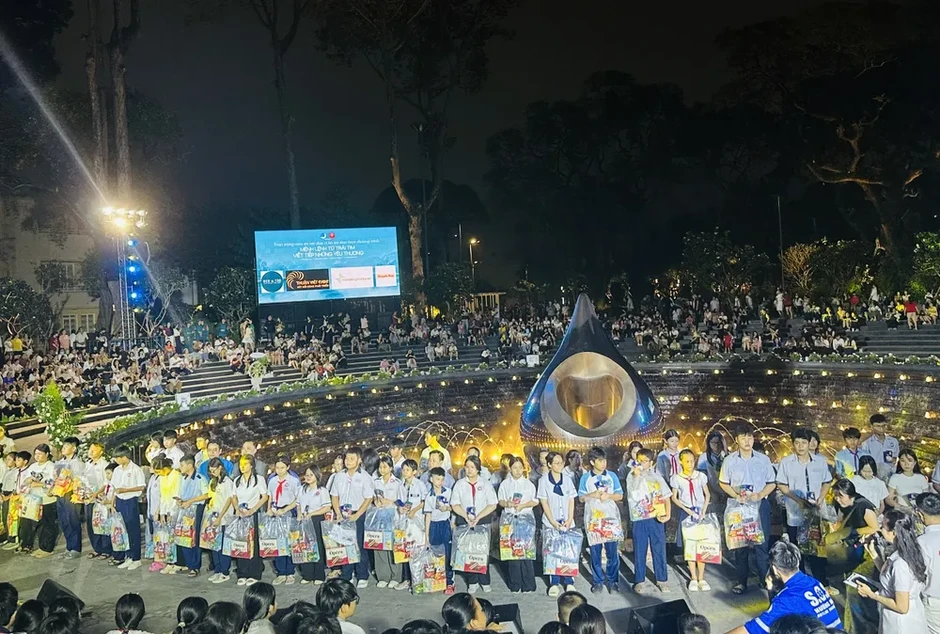 Chương trình nghệ thuật tưởng niệm đồng bào, chiến sĩ hy sinh, tử vong trong đại dịch Covid-19 Chương trình nghệ thuật tưởng niệm đồng bào, chiến sĩ hy sinh, tử vong trong đại dịch Covid-19