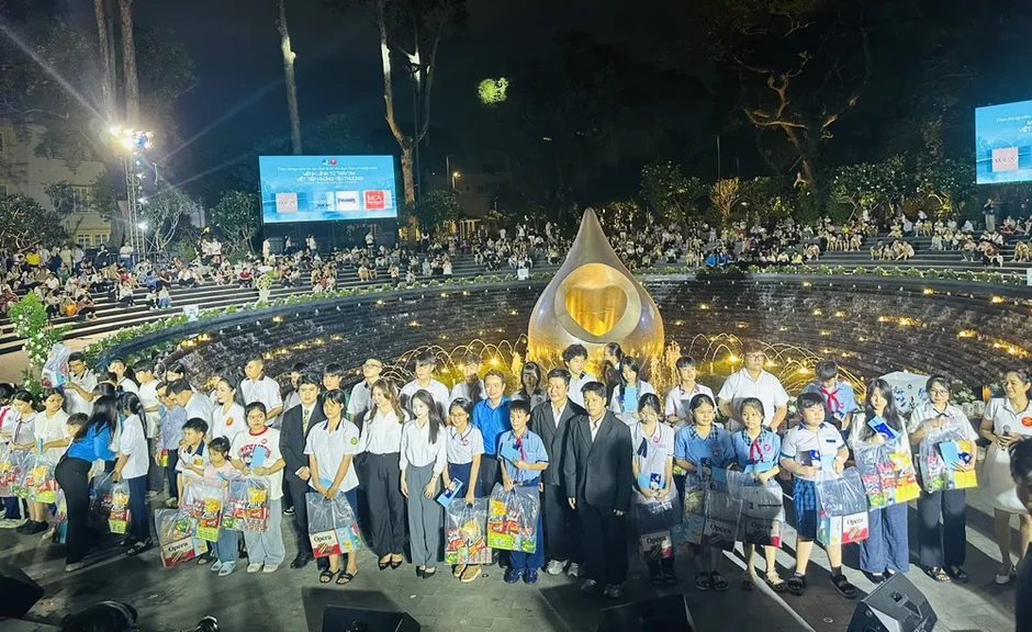 Chương trình nghệ thuật tưởng niệm đồng bào, chiến sĩ hy sinh, tử vong trong đại dịch Covid-19 Chương trình nghệ thuật tưởng niệm đồng bào, chiến sĩ hy sinh, tử vong trong đại dịch Covid-19