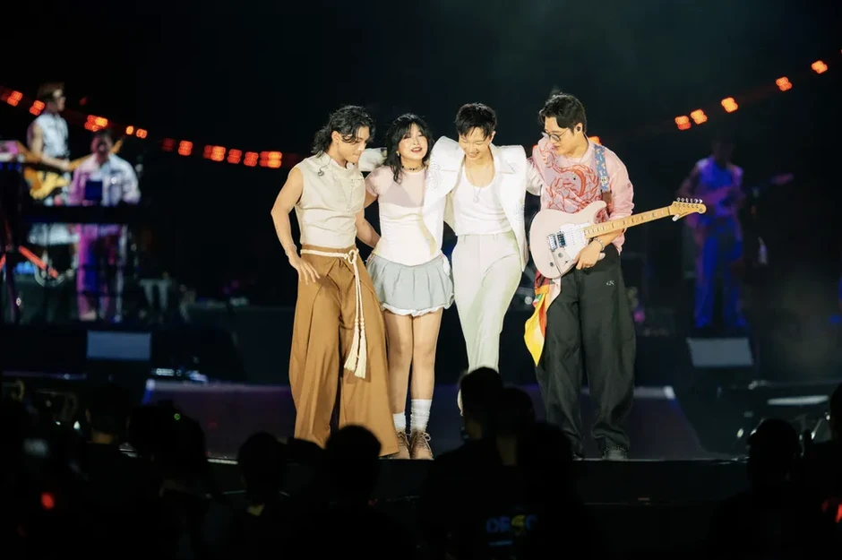 Concert “Xoay tròn” của Hoàng Dũng bùng nổ tại TPHCM với hơn 9.000 khán giả Concert “Xoay tròn” của Hoàng Dũng bùng nổ tại TPHCM với hơn 9.000 khán giả
