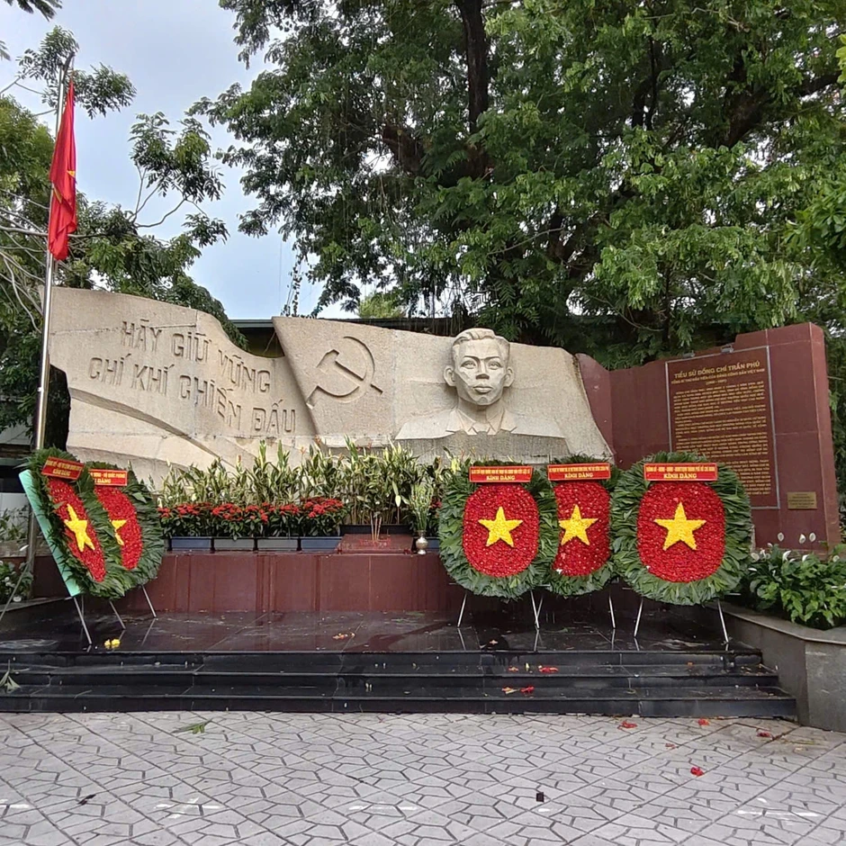 Công viên Lê Thị Riêng: Những ký ức lịch sử dưới lớp đất yên bình Công viên Lê Thị Riêng: Những ký ức lịch sử dưới lớp đất yên bình