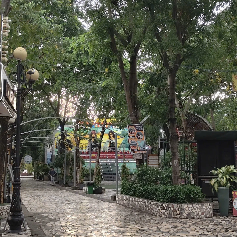 Công viên Lê Thị Riêng: Những ký ức lịch sử dưới lớp đất yên bình Công viên Lê Thị Riêng: Những ký ức lịch sử dưới lớp đất yên bình