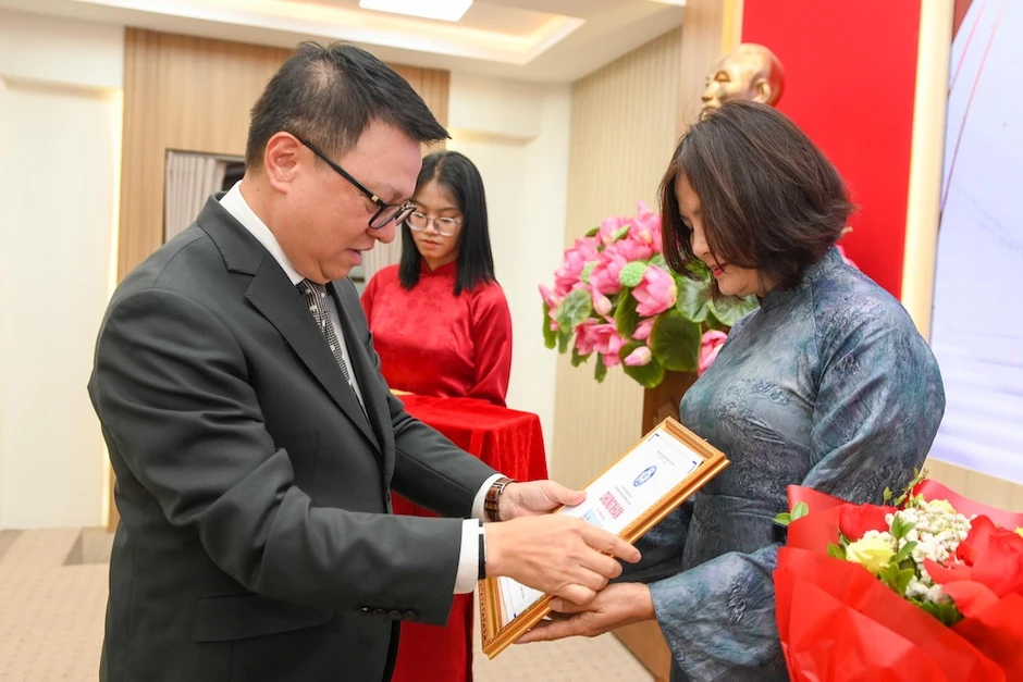 Cuộc thi ảnh báo chí 'Việt Nam trên hành trình đổi mới' bỏ trống giải đặc biệt Cuộc thi ảnh báo chí 'Việt Nam trên hành trình đổi mới' bỏ trống giải đặc biệt