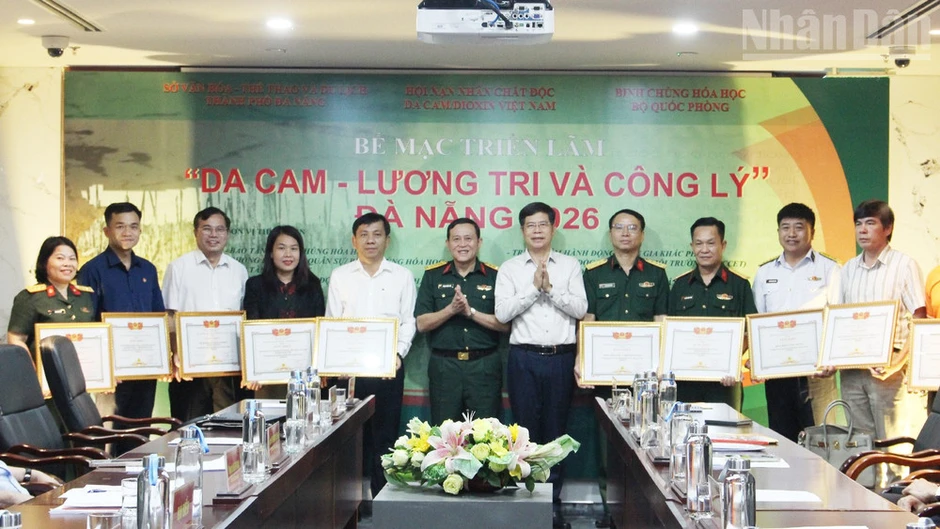 Đà Nẵng: 12.000 lượt khách đến tham quan Triển lãm “Da cam-Lương tri và Công lý” Đà Nẵng: 12.000 lượt khách đến tham quan Triển lãm “Da cam-Lương tri và Công lý”
