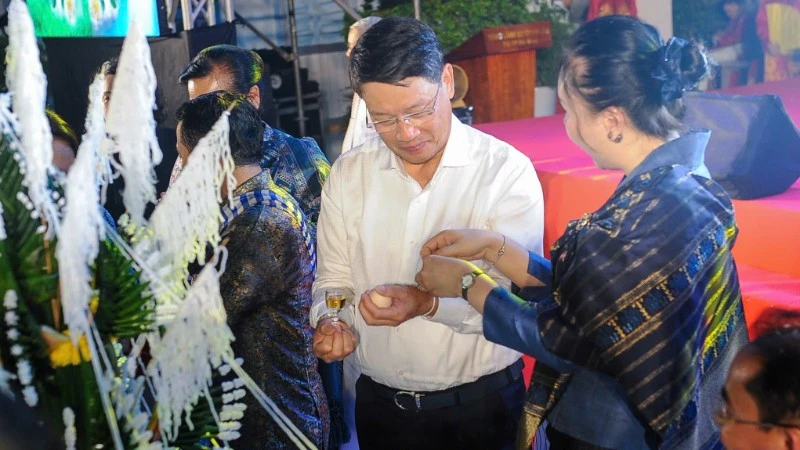 Đà Nẵng thắt chặt tình hữu nghị Việt-Lào qua Lễ hội Tết cổ truyền Bunpimay 2569 Đà Nẵng thắt chặt tình hữu nghị Việt-Lào qua Lễ hội Tết cổ truyền Bunpimay 2569