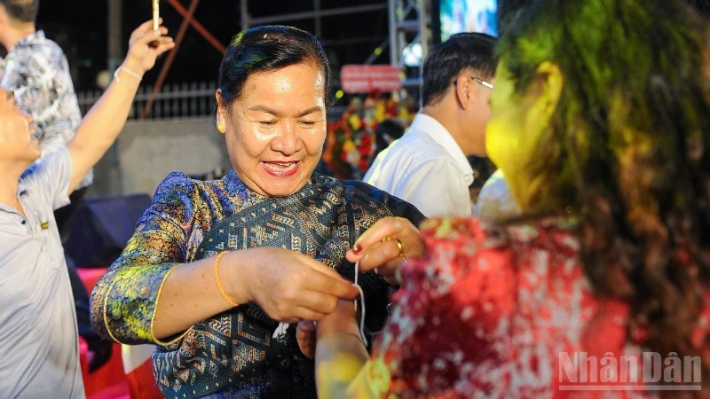 Đà Nẵng thắt chặt tình hữu nghị Việt-Lào qua Lễ hội Tết cổ truyền Bunpimay 2569 Đà Nẵng thắt chặt tình hữu nghị Việt-Lào qua Lễ hội Tết cổ truyền Bunpimay 2569