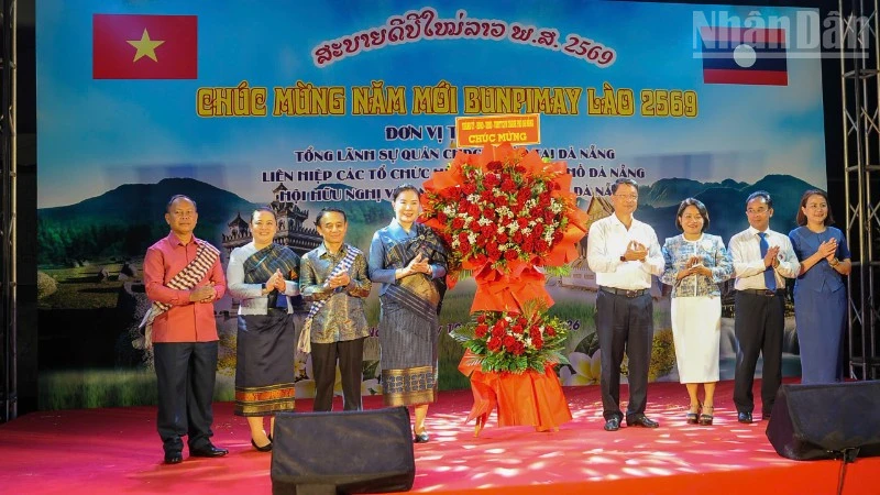 Đà Nẵng thắt chặt tình hữu nghị Việt-Lào qua Lễ hội Tết cổ truyền Bunpimay 2569 Đà Nẵng thắt chặt tình hữu nghị Việt-Lào qua Lễ hội Tết cổ truyền Bunpimay 2569