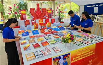 Đà Nẵng trưng bày thông tin, giới thiệu sách chào mừng bầu cử