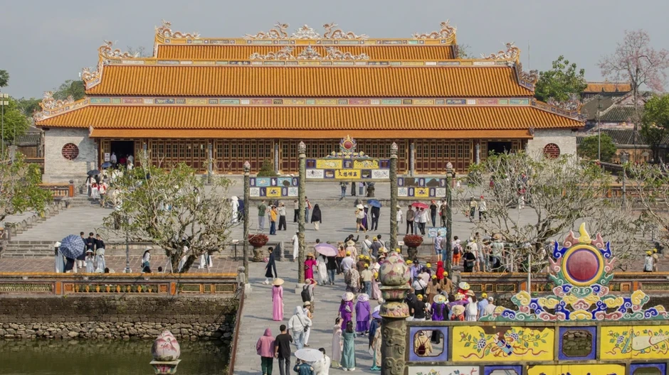 Đại Nội nhộn nhịp khách dịp kỷ niệm Ngày Giải phóng Huế Đại Nội nhộn nhịp khách dịp kỷ niệm Ngày Giải phóng Huế