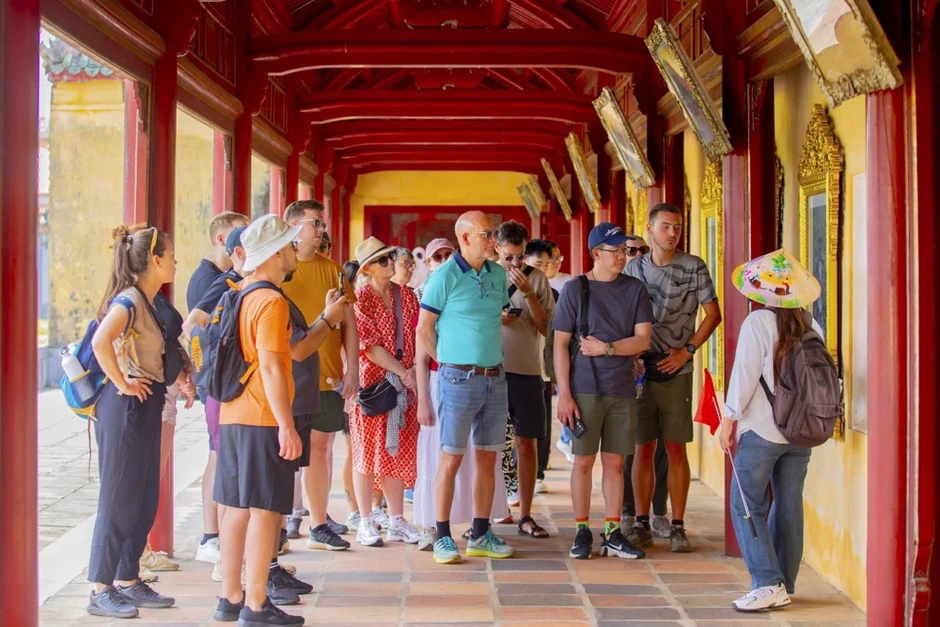 Đại Nội nhộn nhịp khách dịp kỷ niệm Ngày Giải phóng Huế Đại Nội nhộn nhịp khách dịp kỷ niệm Ngày Giải phóng Huế