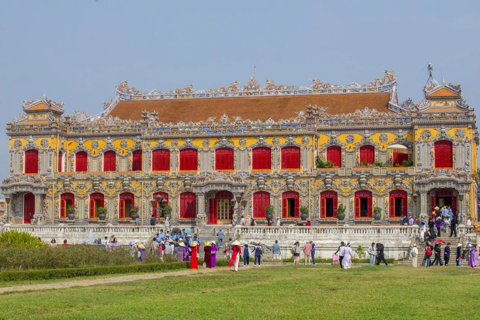 Đại Nội nhộn nhịp khách dịp kỷ niệm Ngày Giải phóng Huế Đại Nội nhộn nhịp khách dịp kỷ niệm Ngày Giải phóng Huế