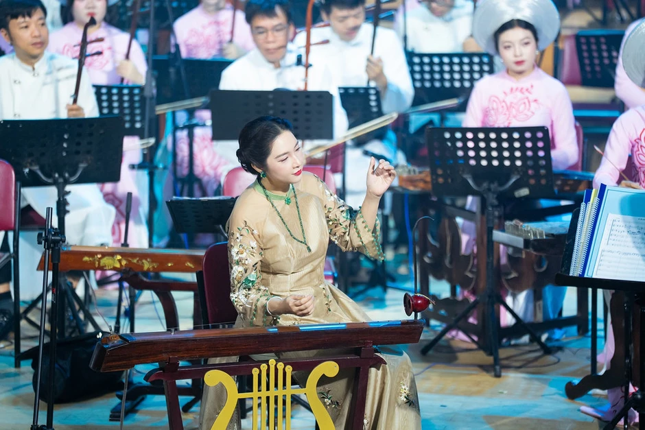 Dàn nhạc Dân tộc Việt Nam tôn vinh vẻ đẹp truyền thống qua đêm diễn mừng kỷ niệm 70 năm thành lập Học viện Âm nhạc Quốc gia Việt Nam Dàn nhạc Dân tộc Việt Nam tôn vinh vẻ đẹp truyền thống qua đêm diễn mừng kỷ niệm 70 năm thành lập Học viện Âm nhạc Quốc gia Việt Nam