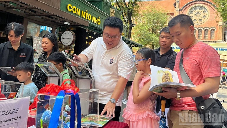 Đánh thức "kỳ quan" trong trẻ bằng bộ sách ứng dụng công nghệ AR Đánh thức "kỳ quan" trong trẻ bằng bộ sách ứng dụng công nghệ AR
