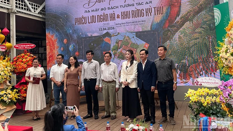 Đánh thức "kỳ quan" trong trẻ bằng bộ sách ứng dụng công nghệ AR Đánh thức "kỳ quan" trong trẻ bằng bộ sách ứng dụng công nghệ AR