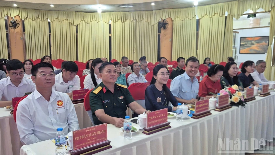 Dấu ấn 30 năm mỹ thuật khu vực Đông Nam Bộ Dấu ấn 30 năm mỹ thuật khu vực Đông Nam Bộ