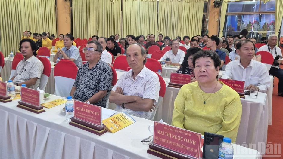 Dấu ấn 30 năm mỹ thuật khu vực Đông Nam Bộ Dấu ấn 30 năm mỹ thuật khu vực Đông Nam Bộ