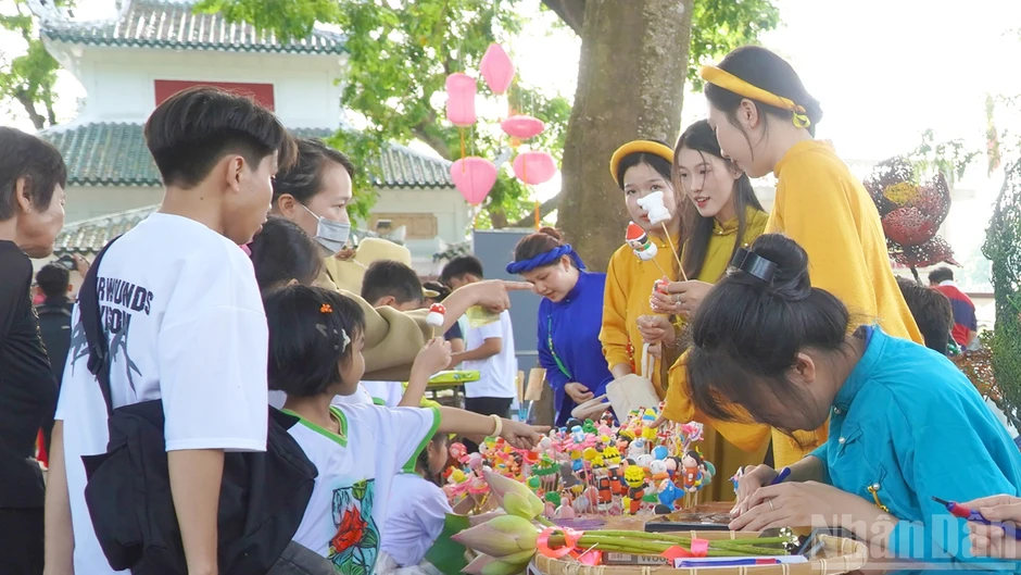 Dấu ấn một mùa hội sen Dấu ấn một mùa hội sen