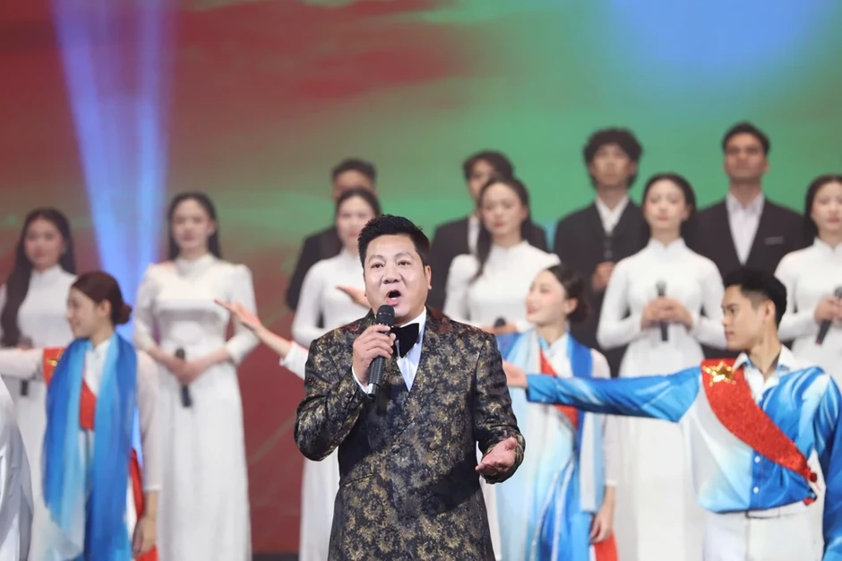 Đêm nghệ thuật 'Sáng mãi tên Người': Kết nối thế hệ bằng âm nhạc hiện đại về Bác Đêm nghệ thuật 'Sáng mãi tên Người': Kết nối thế hệ bằng âm nhạc hiện đại về Bác