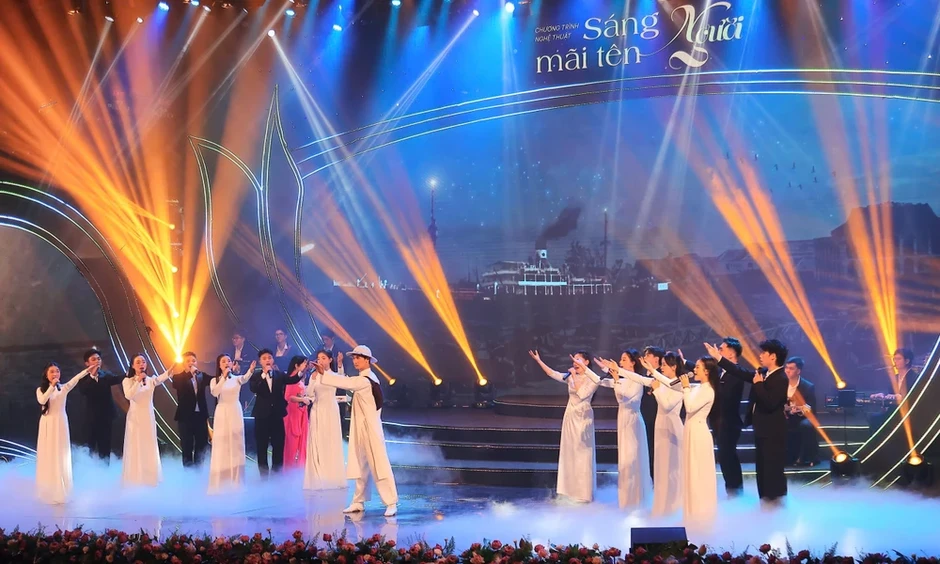 Đêm nghệ thuật 'Sáng mãi tên Người': Kết nối thế hệ bằng âm nhạc hiện đại về Bác Đêm nghệ thuật 'Sáng mãi tên Người': Kết nối thế hệ bằng âm nhạc hiện đại về Bác