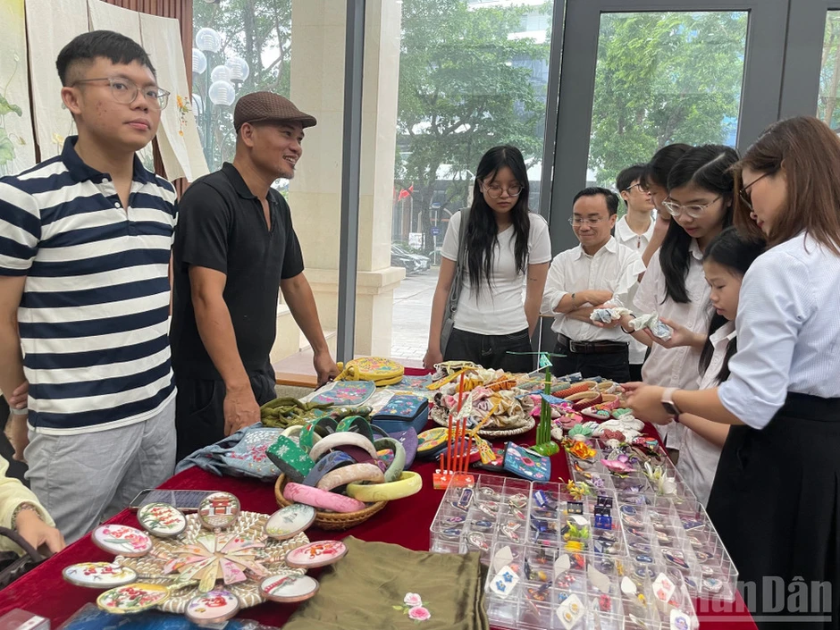 Di sản tư liệu gần trăm năm tuổi và sức sống hôm nay Di sản tư liệu gần trăm năm tuổi và sức sống hôm nay