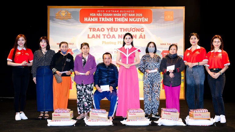Đoàn Hoa hậu Doanh nhân Việt Nam 2026 tặng quà hộ nghèo tại Gia Lai Đoàn Hoa hậu Doanh nhân Việt Nam 2026 tặng quà hộ nghèo tại Gia Lai