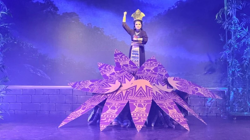 Đoàn nghệ thuật cải lương Vàm Cỏ nỗ lực làm mới vở “Tiếng trống Mê Linh”