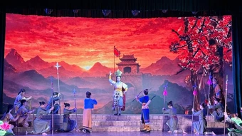Đoàn nghệ thuật cải lương Vàm Cỏ nỗ lực làm mới vở “Tiếng trống Mê Linh”