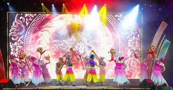 Đoàn nghệ thuật Nam Ninh biểu diễn tại ngày hội hạnh phúc ở Hải Phòng
