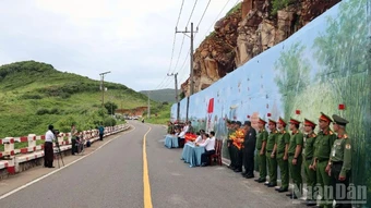 Độc đáo, ấn tượng tranh bích họa “Việt Nam hợp nhất” ở Côn Đảo