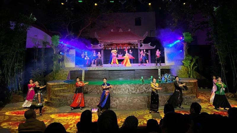Đổi mới cơ chế đặt hàng để thúc đẩy công nghiệp văn hóa Đổi mới cơ chế đặt hàng để thúc đẩy công nghiệp văn hóa