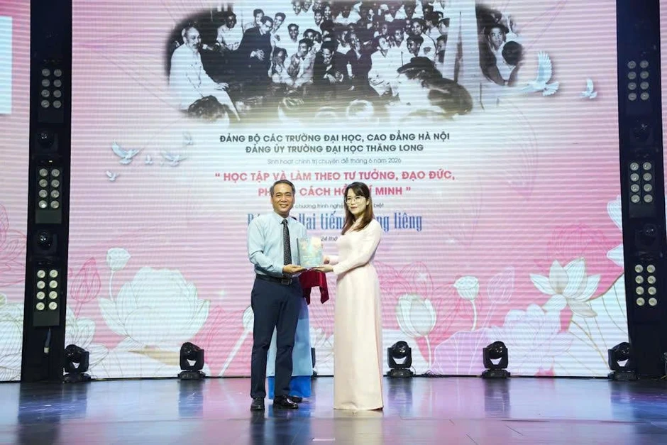 Đổi mới sinh hoạt chính trị chuyên đề bằng nghệ thuật Đổi mới sinh hoạt chính trị chuyên đề bằng nghệ thuật