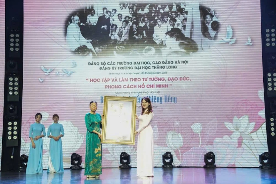 Đổi mới sinh hoạt chính trị chuyên đề bằng nghệ thuật Đổi mới sinh hoạt chính trị chuyên đề bằng nghệ thuật