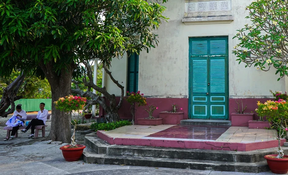 Du khách tiếc nuối khi tham quan di tích Lầu Bảo Đại ở Nha Trang Du khách tiếc nuối khi tham quan di tích Lầu Bảo Đại ở Nha Trang