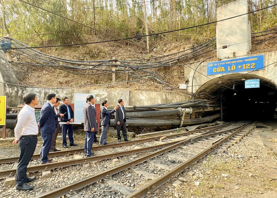 Du lịch Quảng Ninh hơn một thập kỷ tìm 'lối vào' mỏ than Du lịch Quảng Ninh hơn một thập kỷ tìm 'lối vào' mỏ than