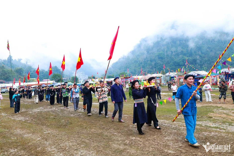 Du xuân Ba Bể, đắm mình trong không gian văn hóa truyền thống Du xuân Ba Bể, đắm mình trong không gian văn hóa truyền thống