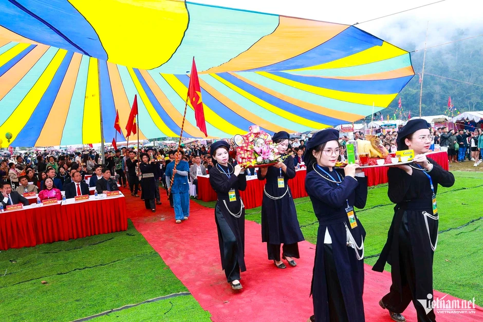 Du xuân Ba Bể, đắm mình trong không gian văn hóa truyền thống Du xuân Ba Bể, đắm mình trong không gian văn hóa truyền thống