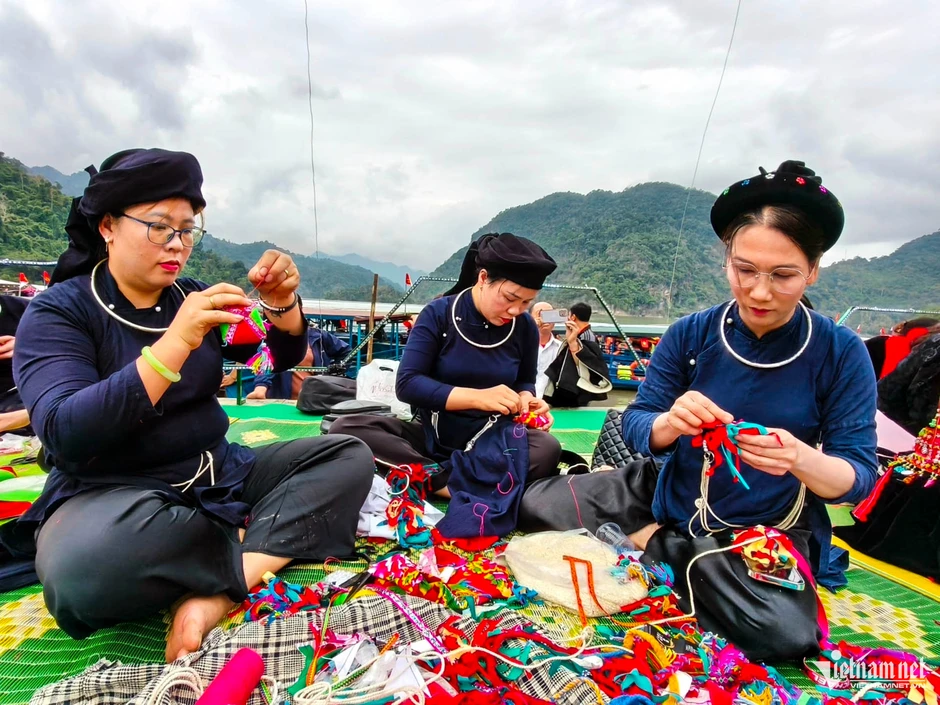 Du xuân Ba Bể, đắm mình trong không gian văn hóa truyền thống Du xuân Ba Bể, đắm mình trong không gian văn hóa truyền thống