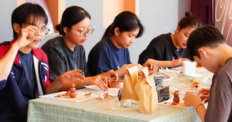 Đưa gốm Bàu Trúc bước vào đời sống hiện đại
