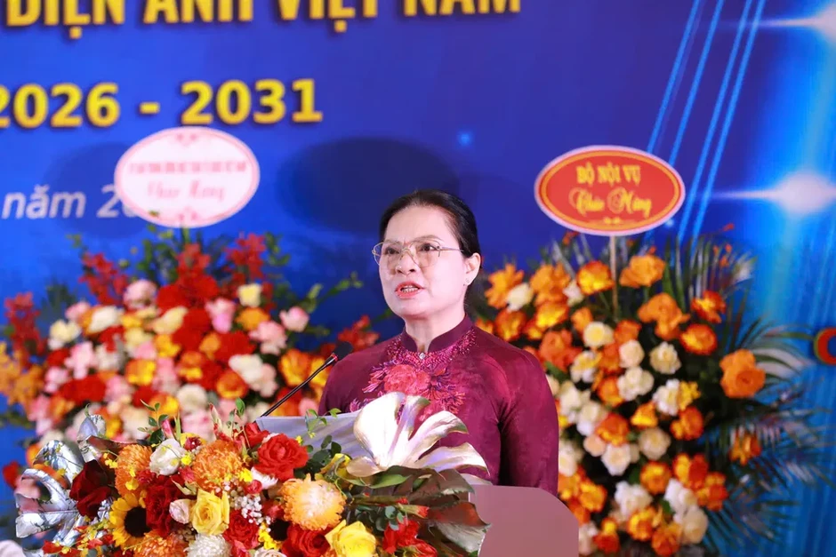 Đưa tác phẩm có giá trị cao về tư tưởng và nghệ thuật ở vị trí trung tâm