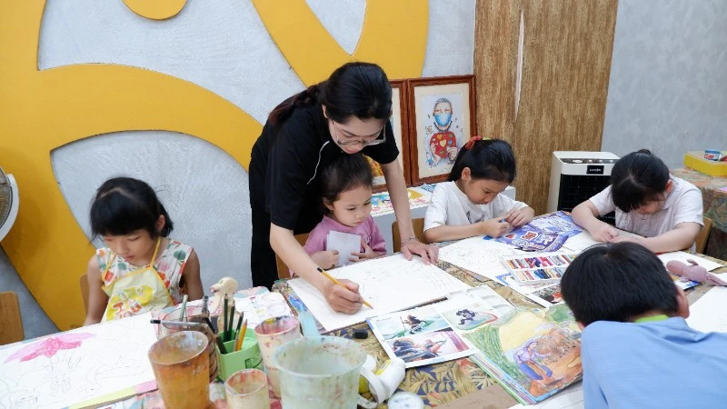 Đưa truyện dân gian đến gần thiếu nhi qua hội họa sáng tạo Đưa truyện dân gian đến gần thiếu nhi qua hội họa sáng tạo
