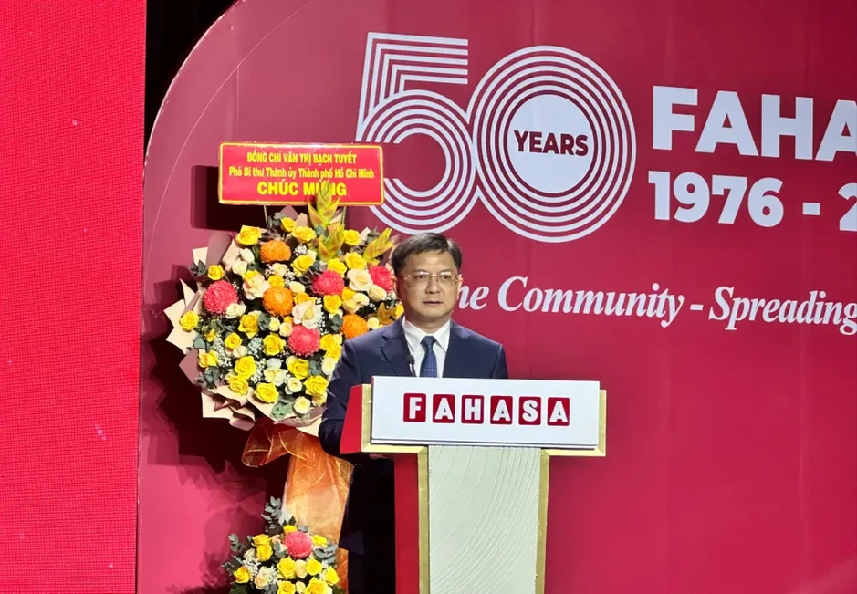 Fahasa đón nhận Huân chương Lao động hạng Nhất Fahasa đón nhận Huân chương Lao động hạng Nhất