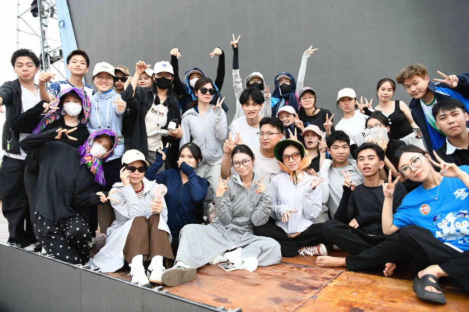 Gần 1.000 người hối hả chuẩn bị cho concert Thanh xuân Gần 1.000 người hối hả chuẩn bị cho concert Thanh xuân