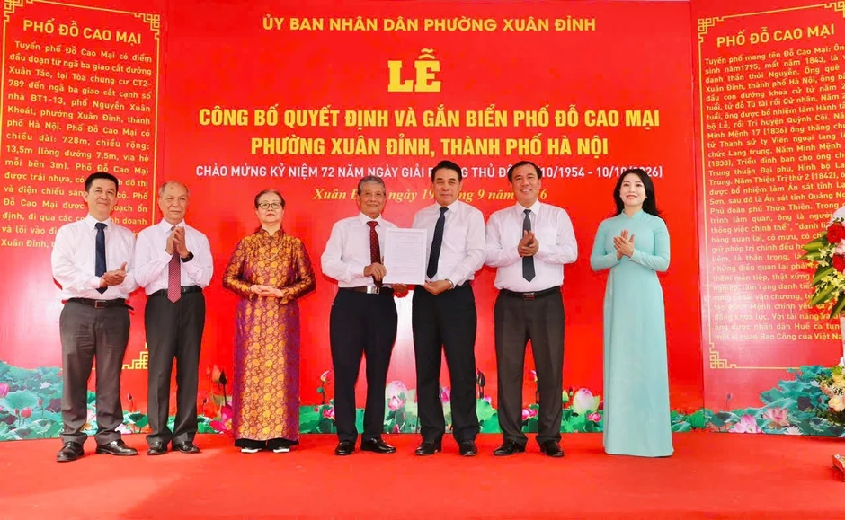 Gắn biển tuyến phố mang tên danh nhân Đỗ Cao Mại Gắn biển tuyến phố mang tên danh nhân Đỗ Cao Mại
