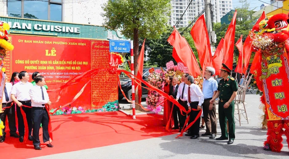 Gắn biển tuyến phố mang tên danh nhân Đỗ Cao Mại Gắn biển tuyến phố mang tên danh nhân Đỗ Cao Mại