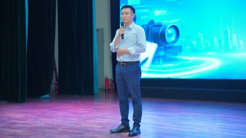 Gắn đào tạo báo chí với thực tiễn nghề nghiệp Gắn đào tạo báo chí với thực tiễn nghề nghiệp