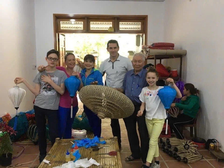 Gặp cha đẻ của đèn lồng gấp nơi phố cổ Gặp cha đẻ của đèn lồng gấp nơi phố cổ
