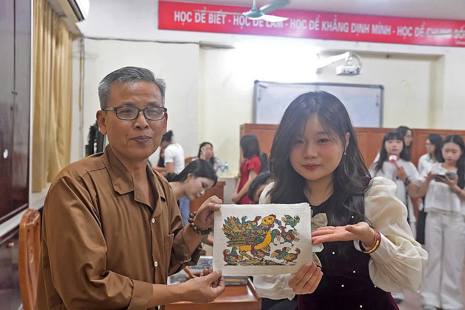 Gen Z lan toả di sản qua nghệ thuật đương đại và nền tảng số qua 'Họa ký Đông Hồ'