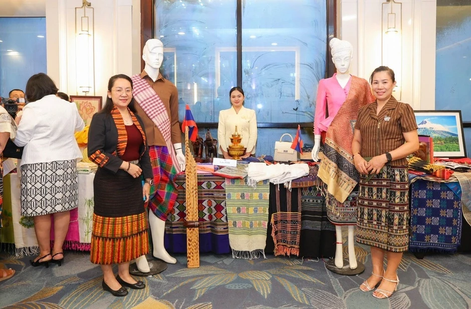 Giao lưu hữu nghị “Sắc màu văn hóa ASEAN” tại Hà Nội Giao lưu hữu nghị “Sắc màu văn hóa ASEAN” tại Hà Nội
