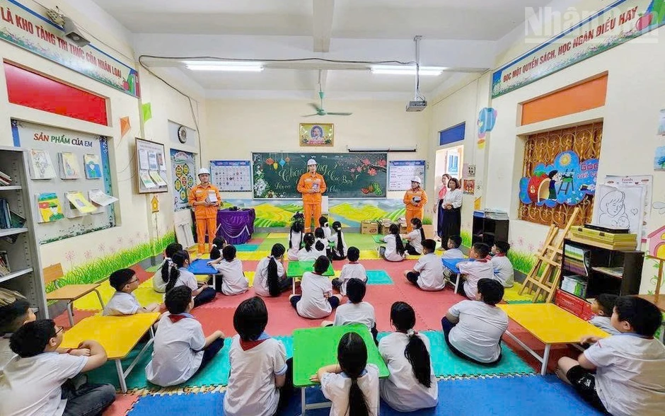 Gieo ý thức tiết kiệm điện cho học sinh từ những trang sách thiếu nhi Gieo ý thức tiết kiệm điện cho học sinh từ những trang sách thiếu nhi