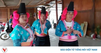Gìn giữ văn hóa người Mông Trắng từ nghề may trang phục dân tộc